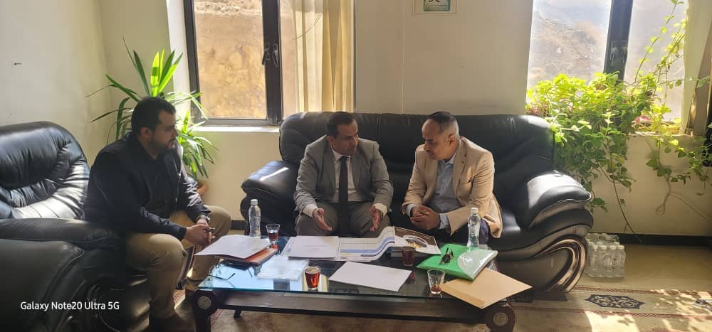 مناقشة آلية تنفيذ الخارطة البحثية وتعزيز الشراكة في قطاع المساحة والتخطيط
